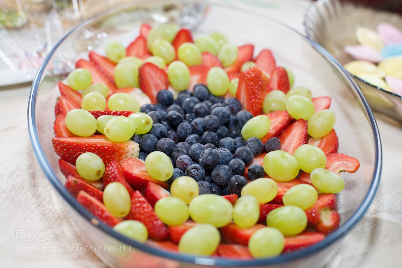 Canon EOS 5D sample photo. Berries and grapes photography