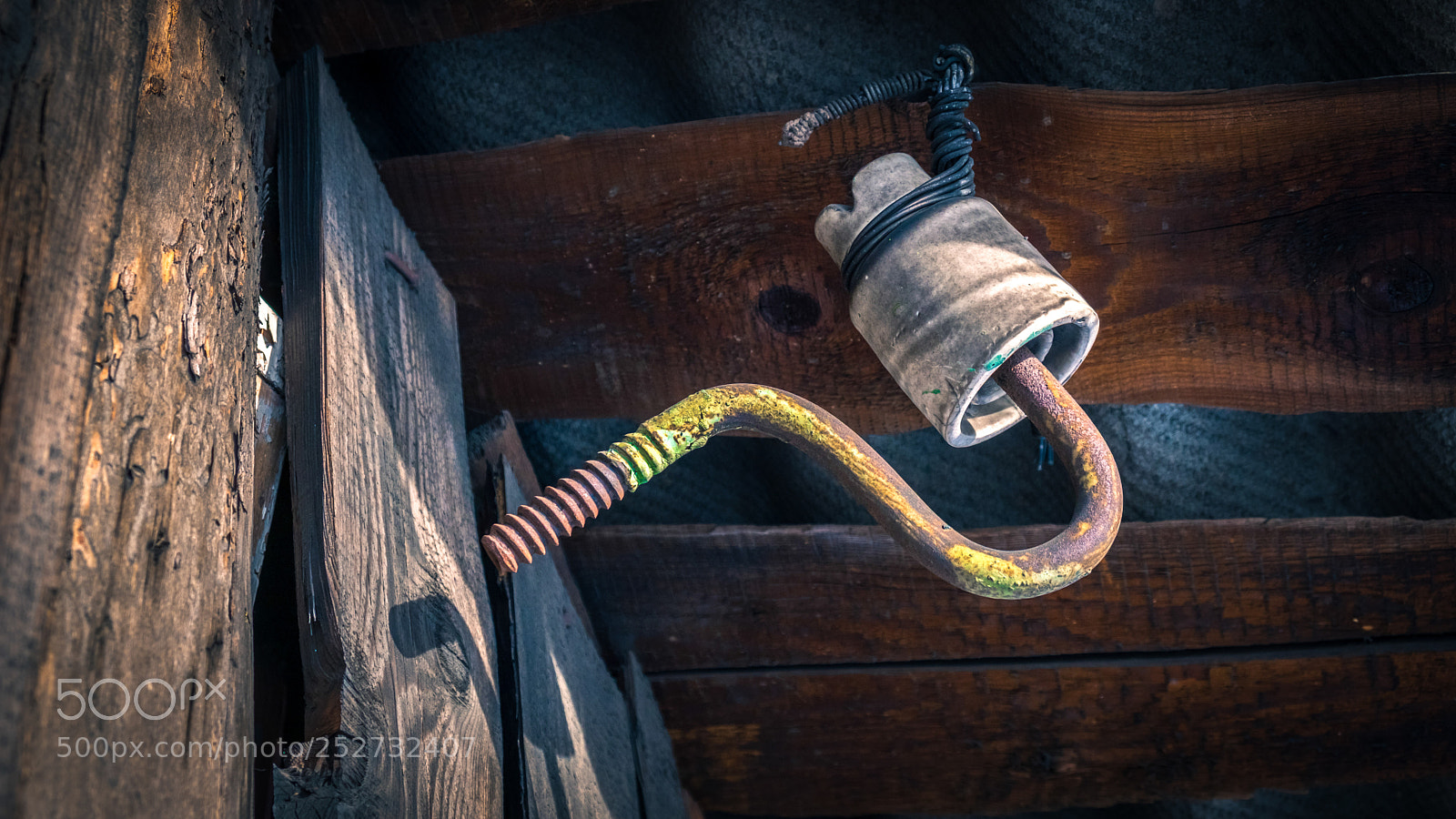 Fujifilm X-T2 sample photo. Hook with insulator on photography