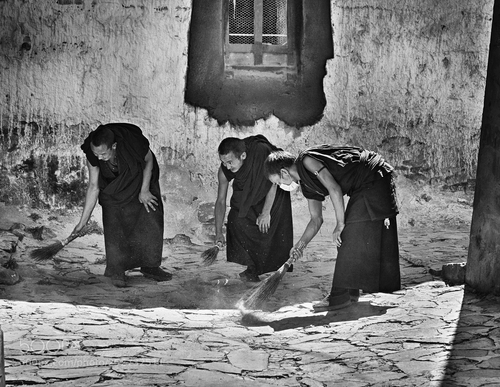Nikon D90 sample photo. Tibet moines au travail photography