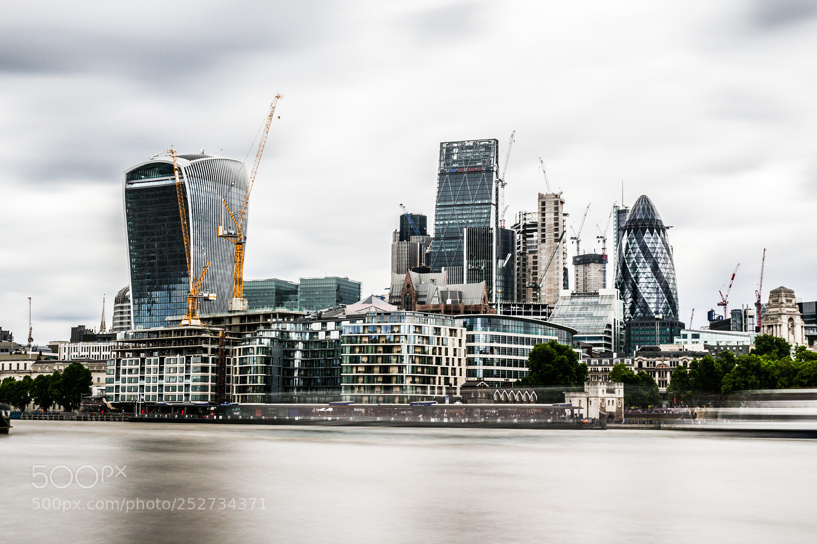 Canon EOS 700D (EOS Rebel T5i / EOS Kiss X7i) sample photo. Contemporary london photography