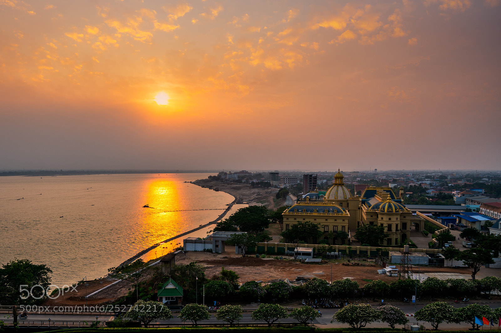 Sony a7R II sample photo. Sunset scene of gold photography