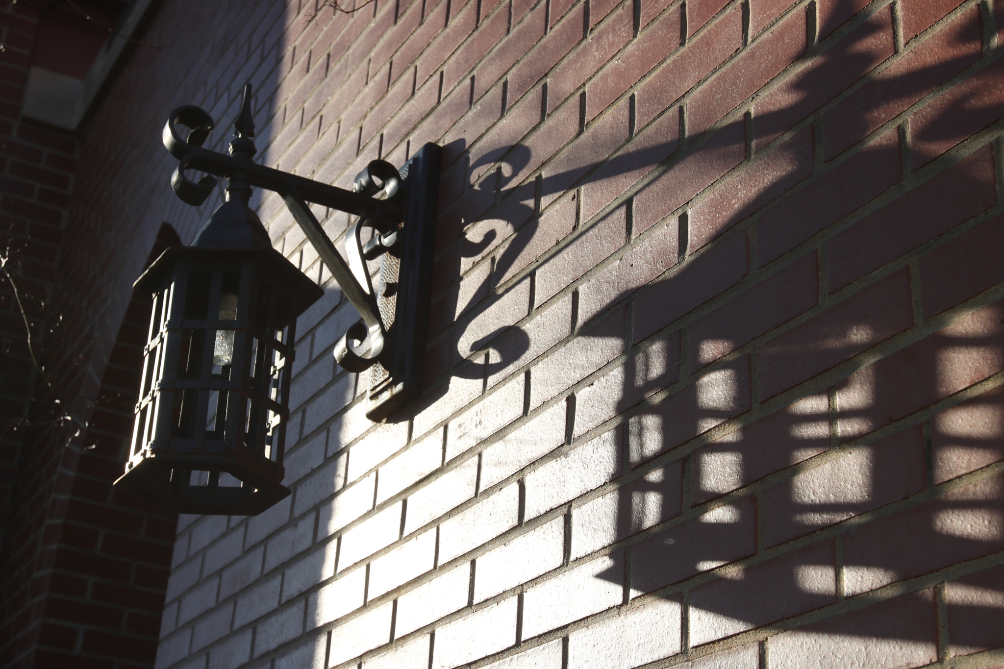 Canon EF 16-35mm F2.8L II USM sample photo. Lantern in the shadows photography