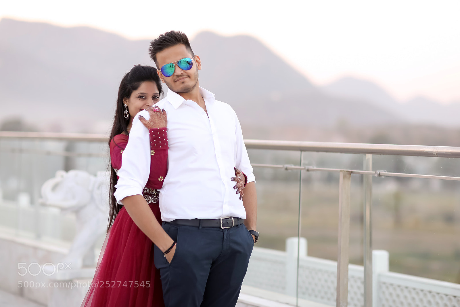 Canon EOS 5D Mark IV sample photo. Couple pose - prewedding photography