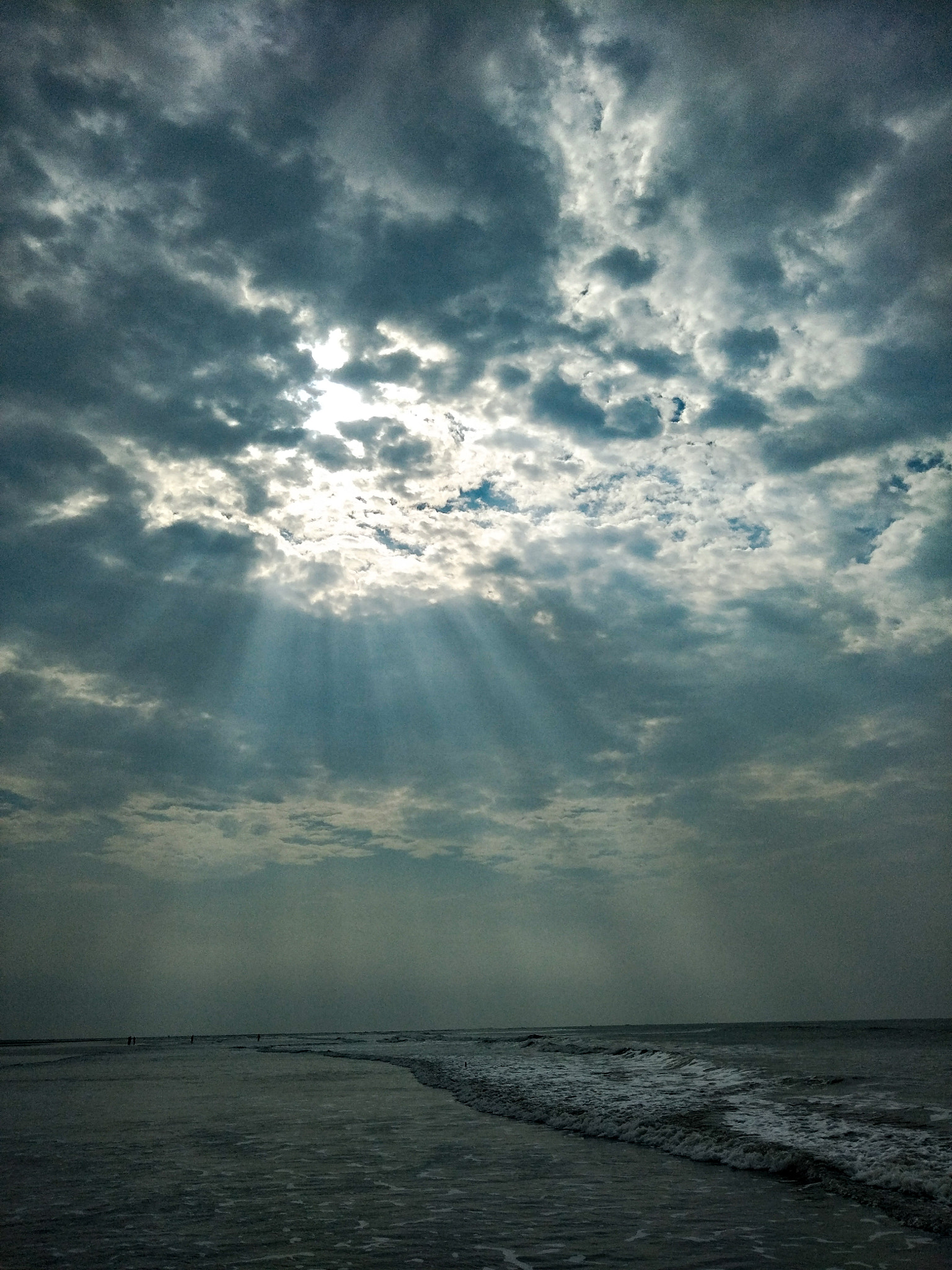 OPPO CPH1701 sample photo. Sun rays break through the cloud cover photography