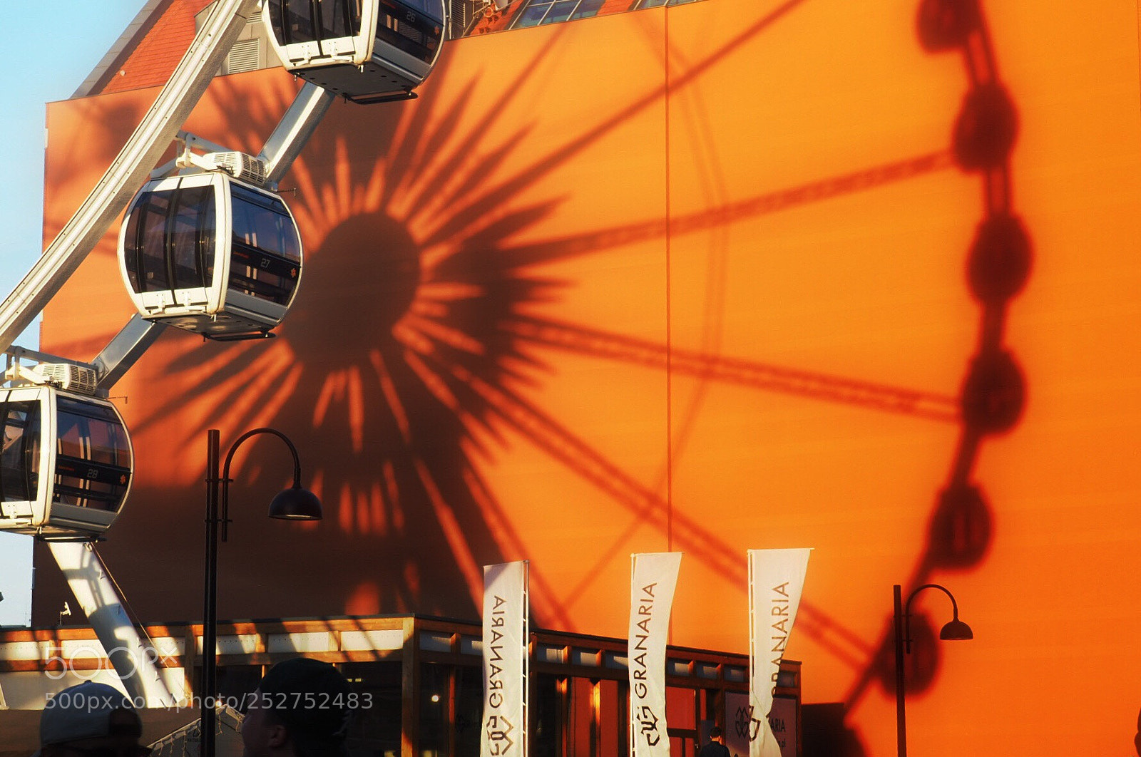 Olympus OM-D E-M10 II sample photo. Wall shadow photography