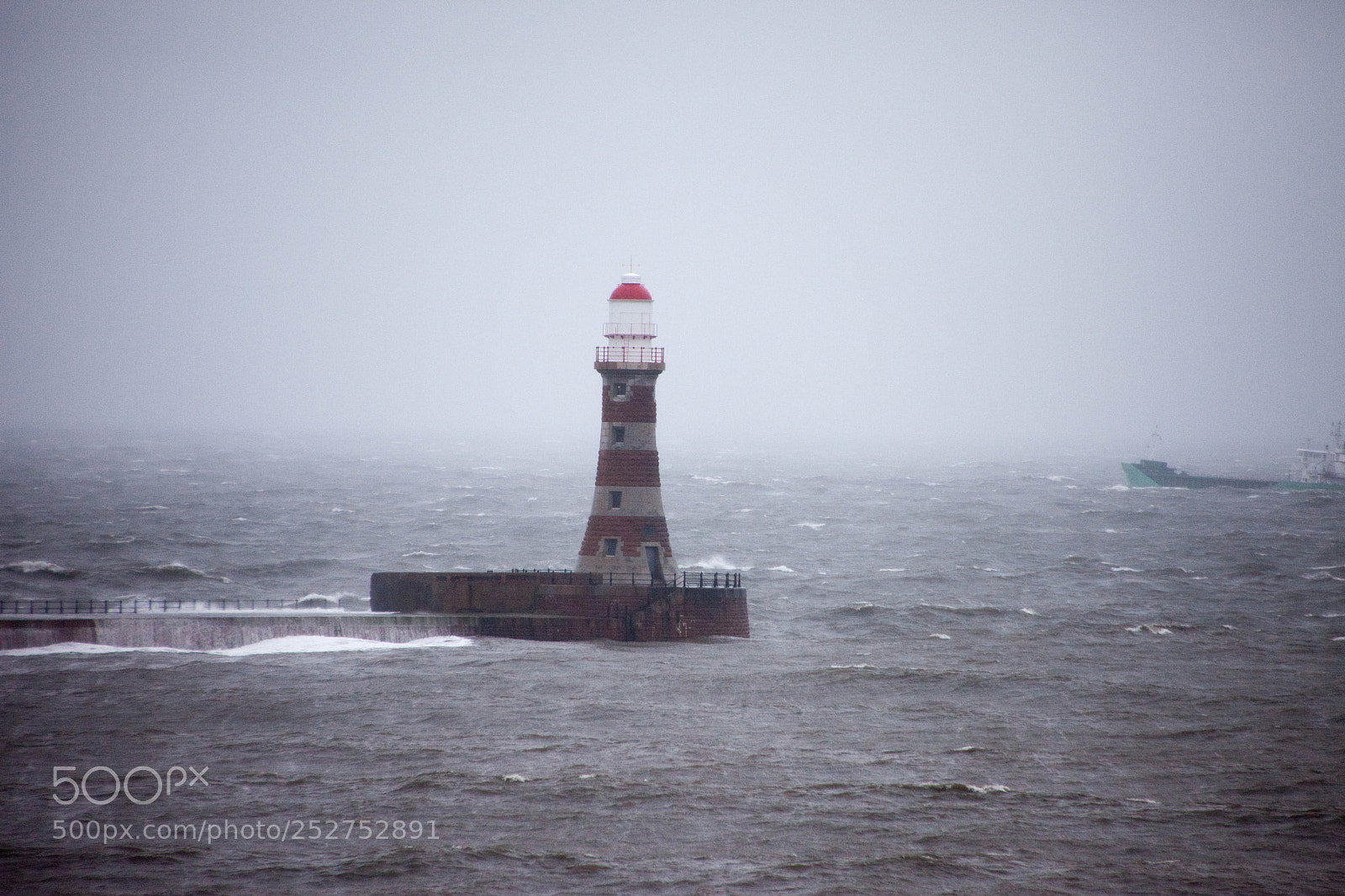 Canon EOS 5D Mark II sample photo. The roker pier lighthouse.jpg photography