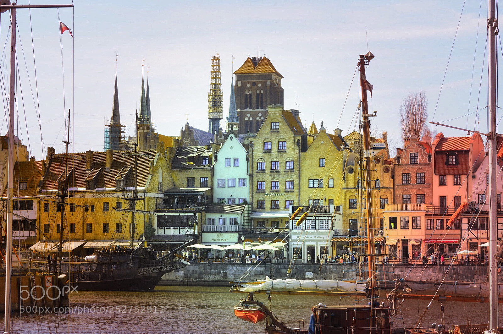 Olympus OM-D E-M10 II sample photo. Gdańsk riverside photography