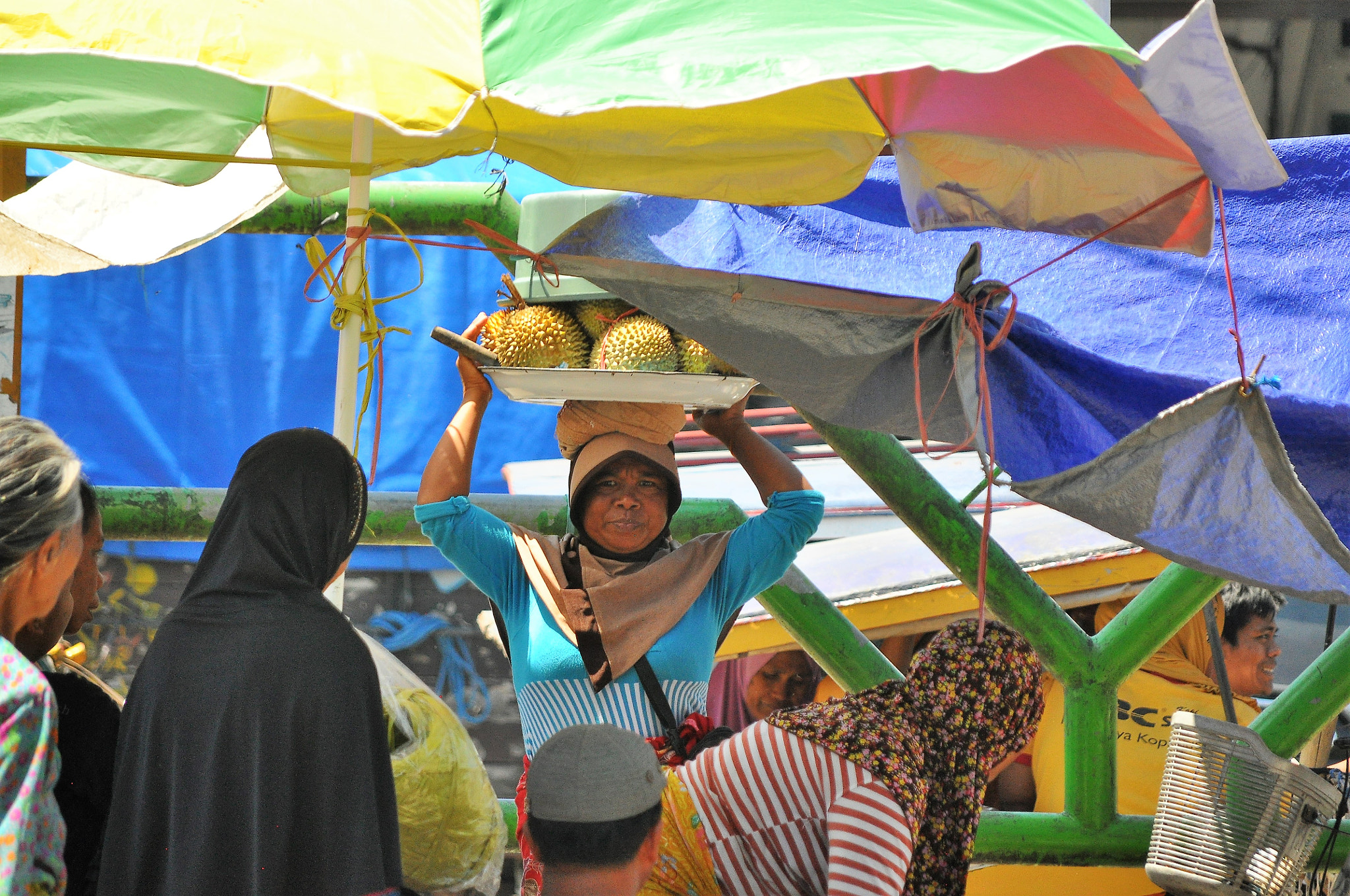 Nikon D90 sample photo. Durian vendor photography
