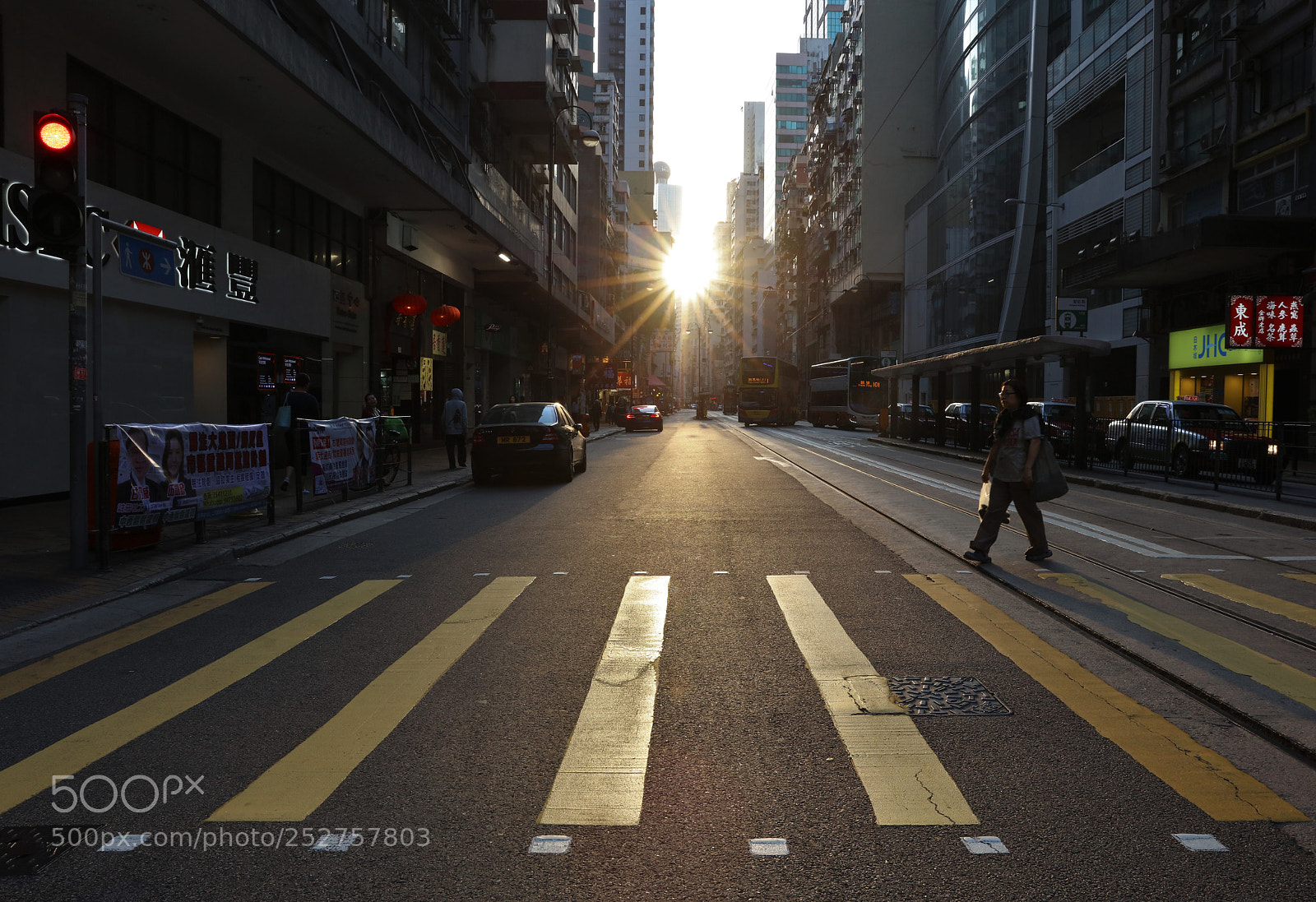 Canon EOS 5DS R sample photo. Sunset through concrete jungle photography