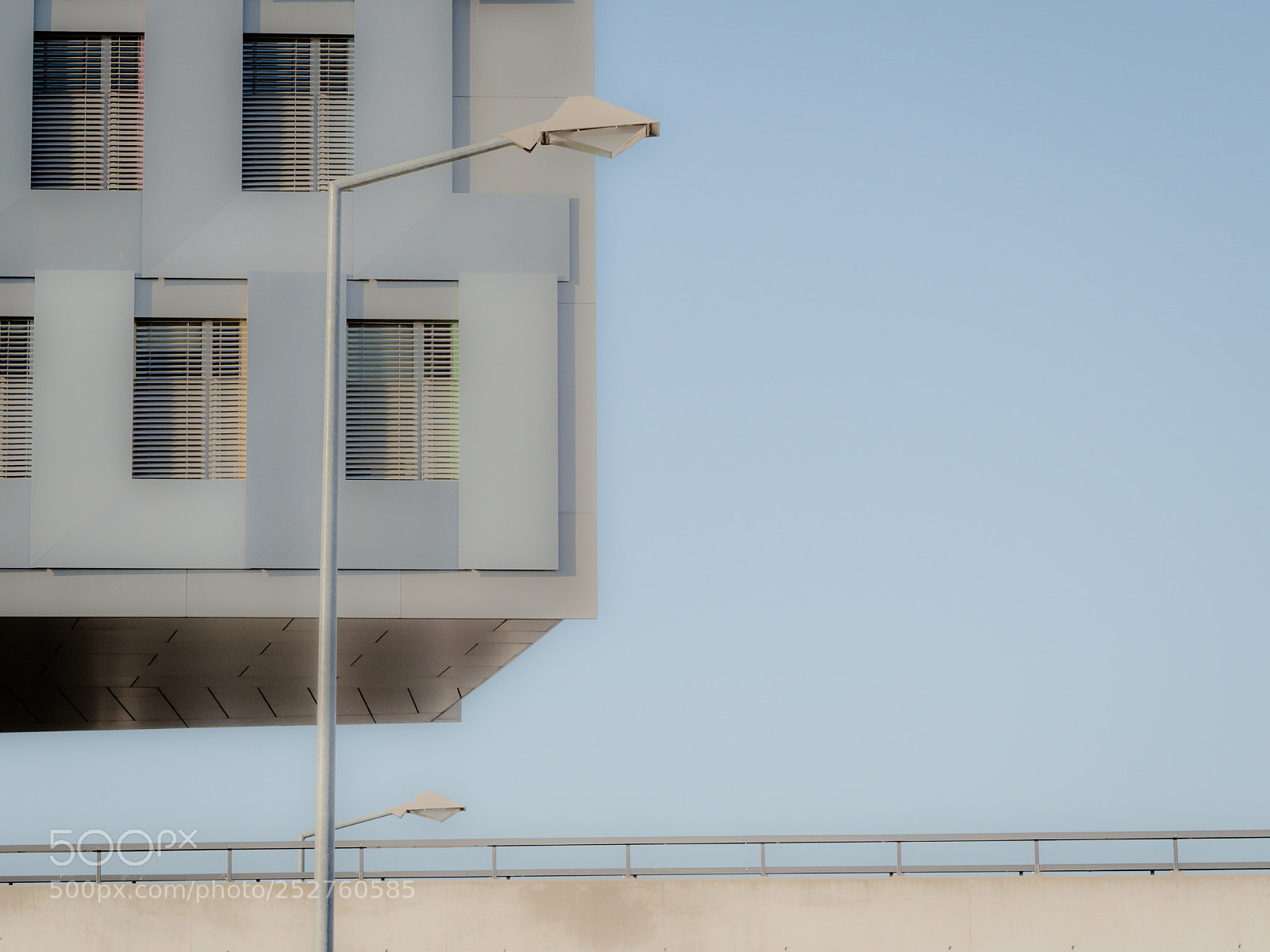 Olympus OM-D E-M1 Mark II sample photo. Hanging photography