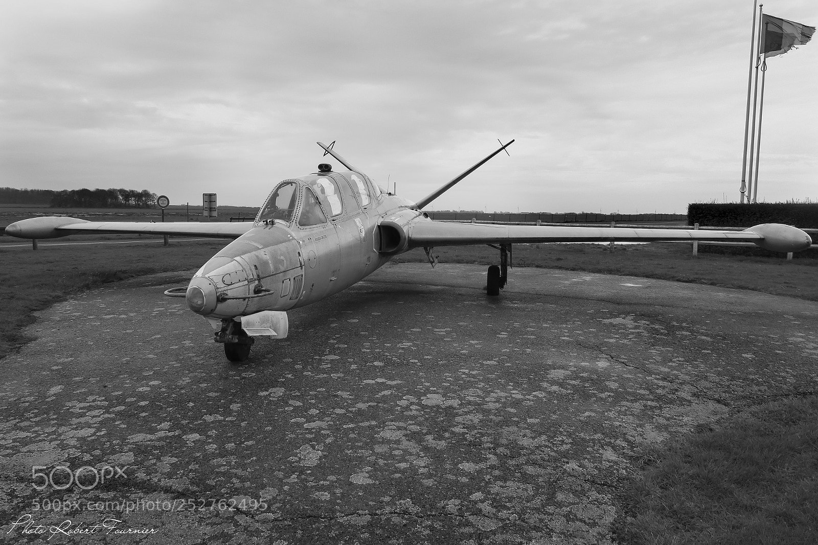 Canon PowerShot G3 X sample photo. Fouga magister ancient plane photography