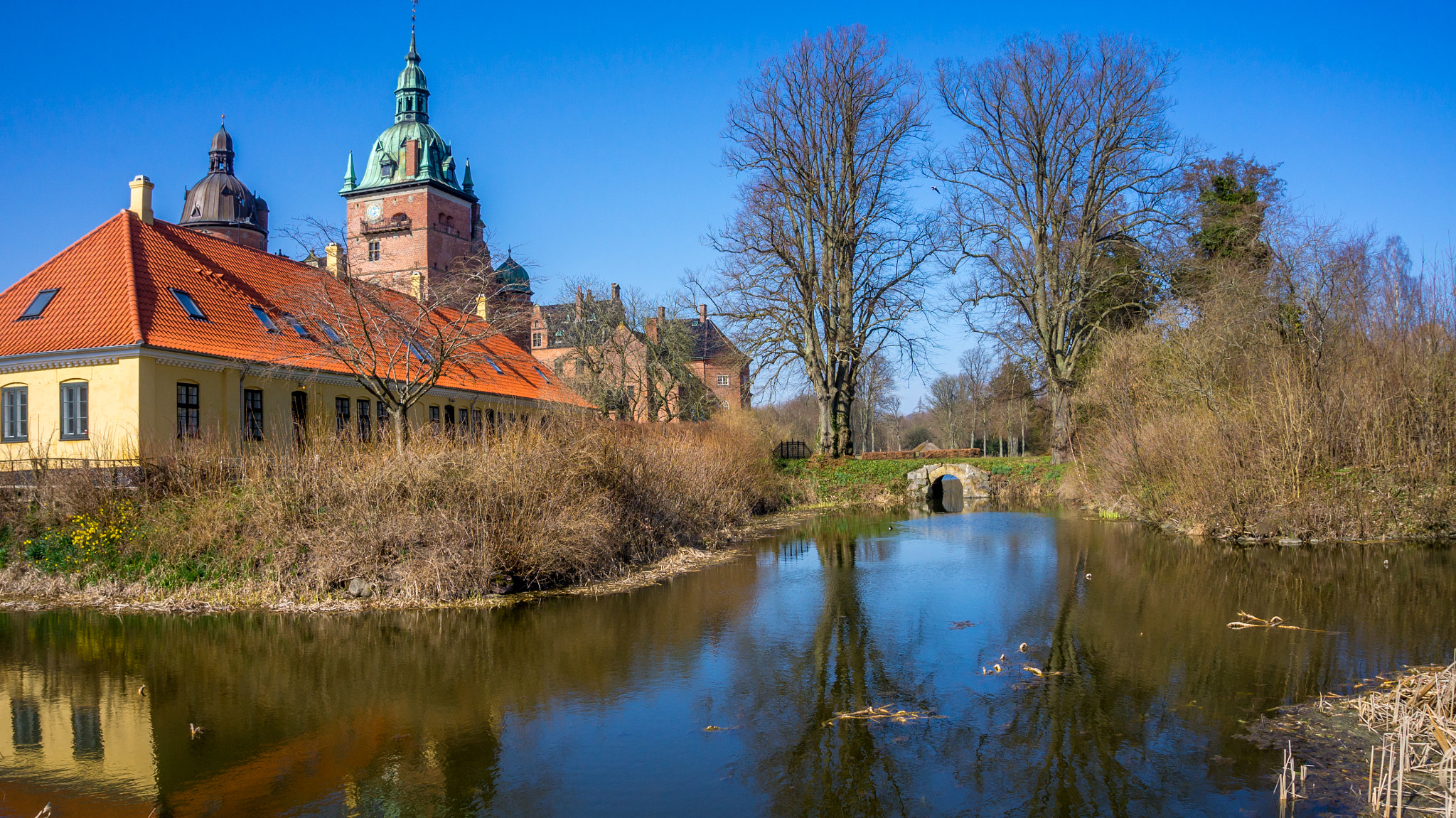 Sony Alpha NEX-F3 sample photo. Vallø slot photography