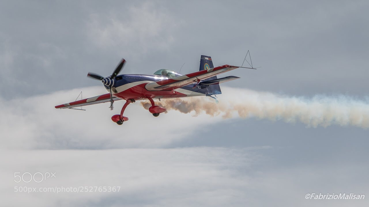 Canon EOS 70D sample photo. Smokey plane air show photography