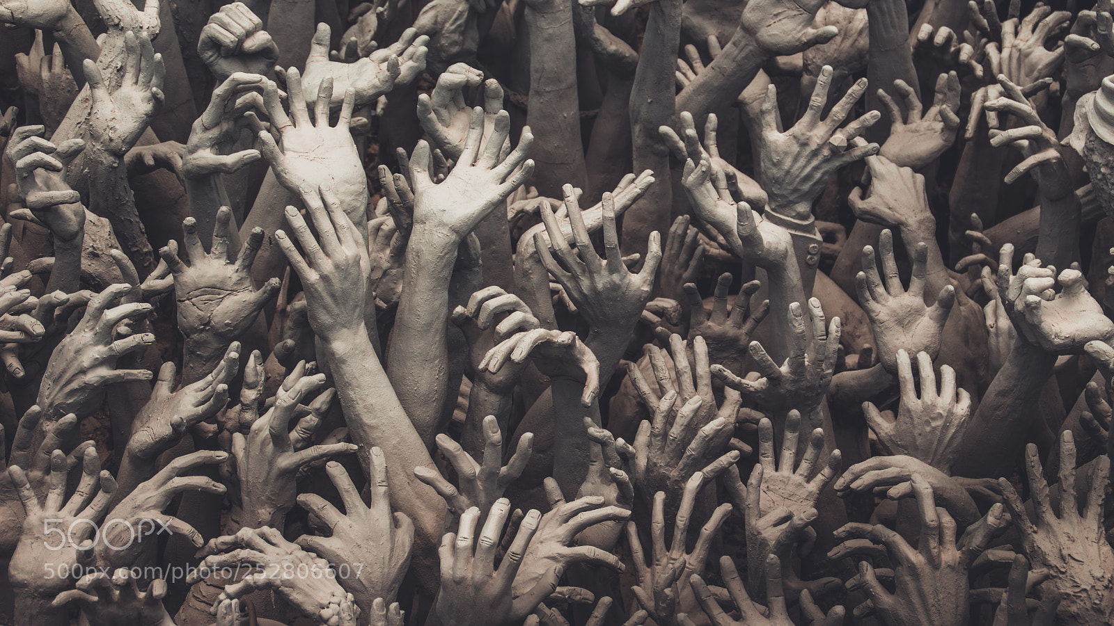 Canon EOS 700D (EOS Rebel T5i / EOS Kiss X7i) sample photo. Hands reaching out photography