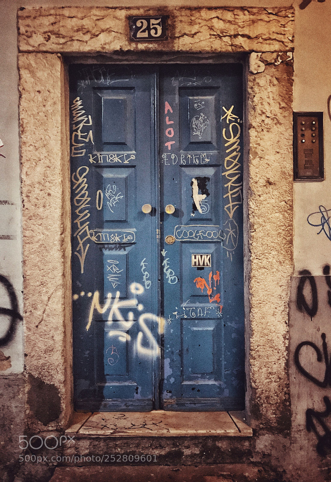 Apple iPhone 7 Plus sample photo. Door to the unknown photography