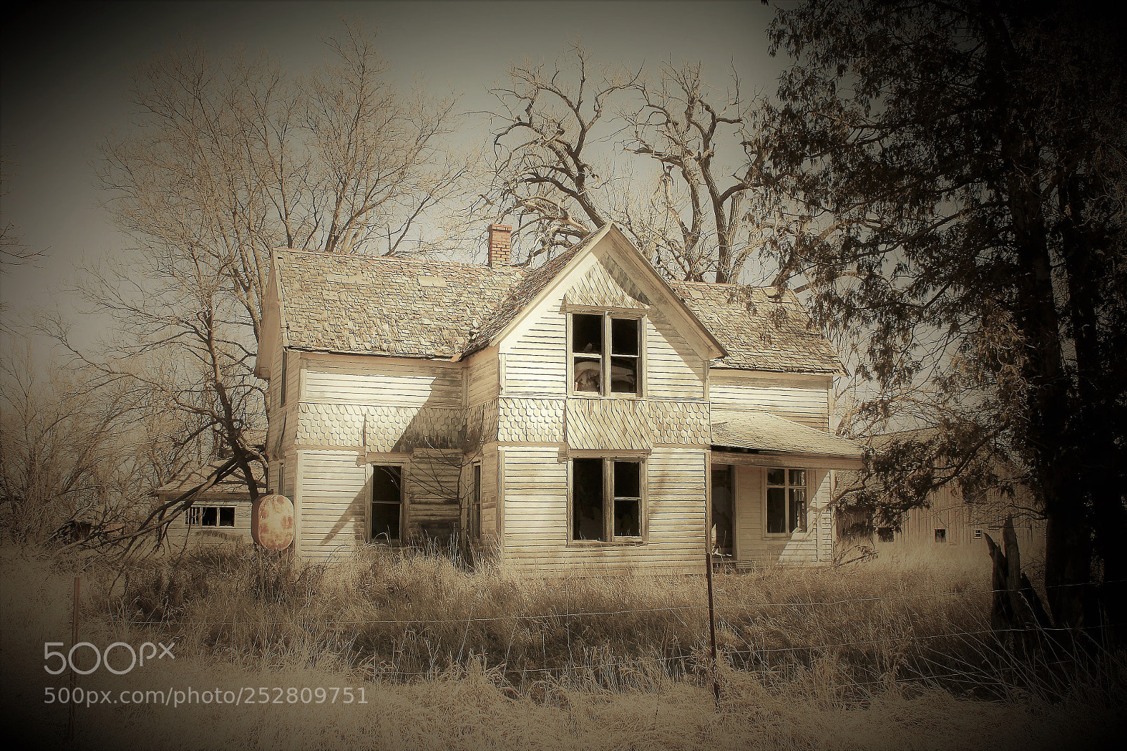 Canon EOS 500D (EOS Rebel T1i / EOS Kiss X3) sample photo. Abandoned farm house photography