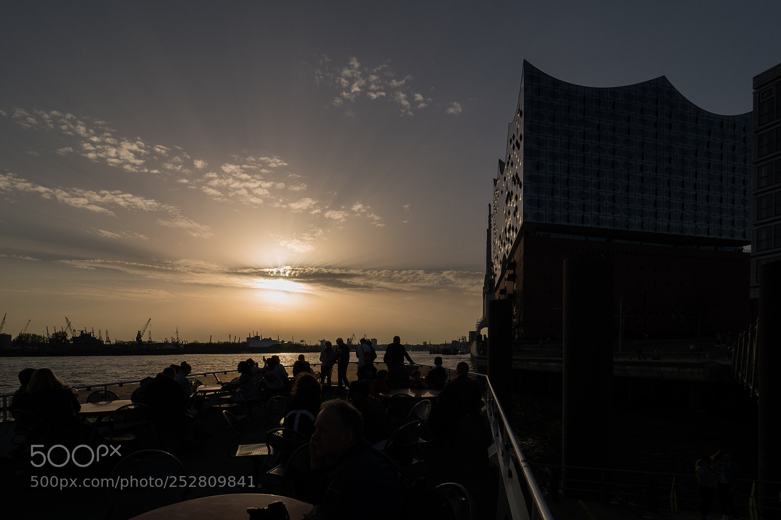 Olympus OM-D E-M5 II sample photo. Hamburg silhouettes photography