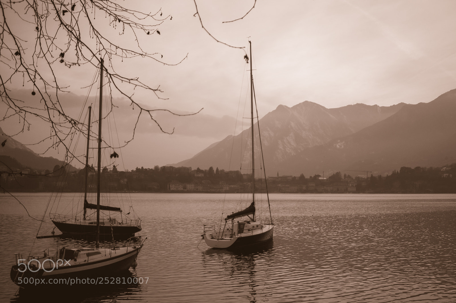 Canon EOS 700D (EOS Rebel T5i / EOS Kiss X7i) sample photo. Evening at lecco photography