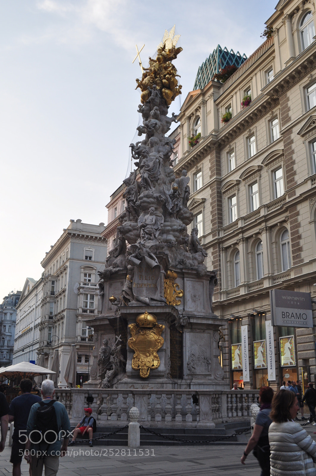 Nikon D5000 sample photo. Vienna black death monument 01 photography
