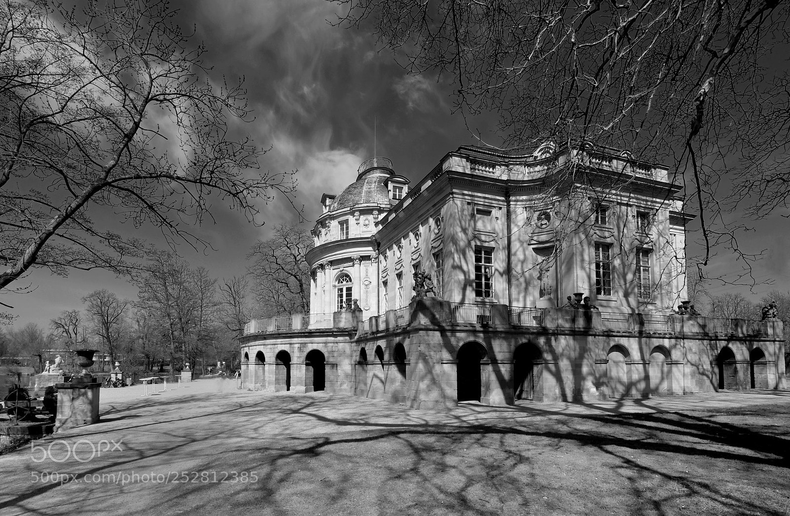 Fujifilm X-T2 sample photo. Schloss monrepos monochrome photography