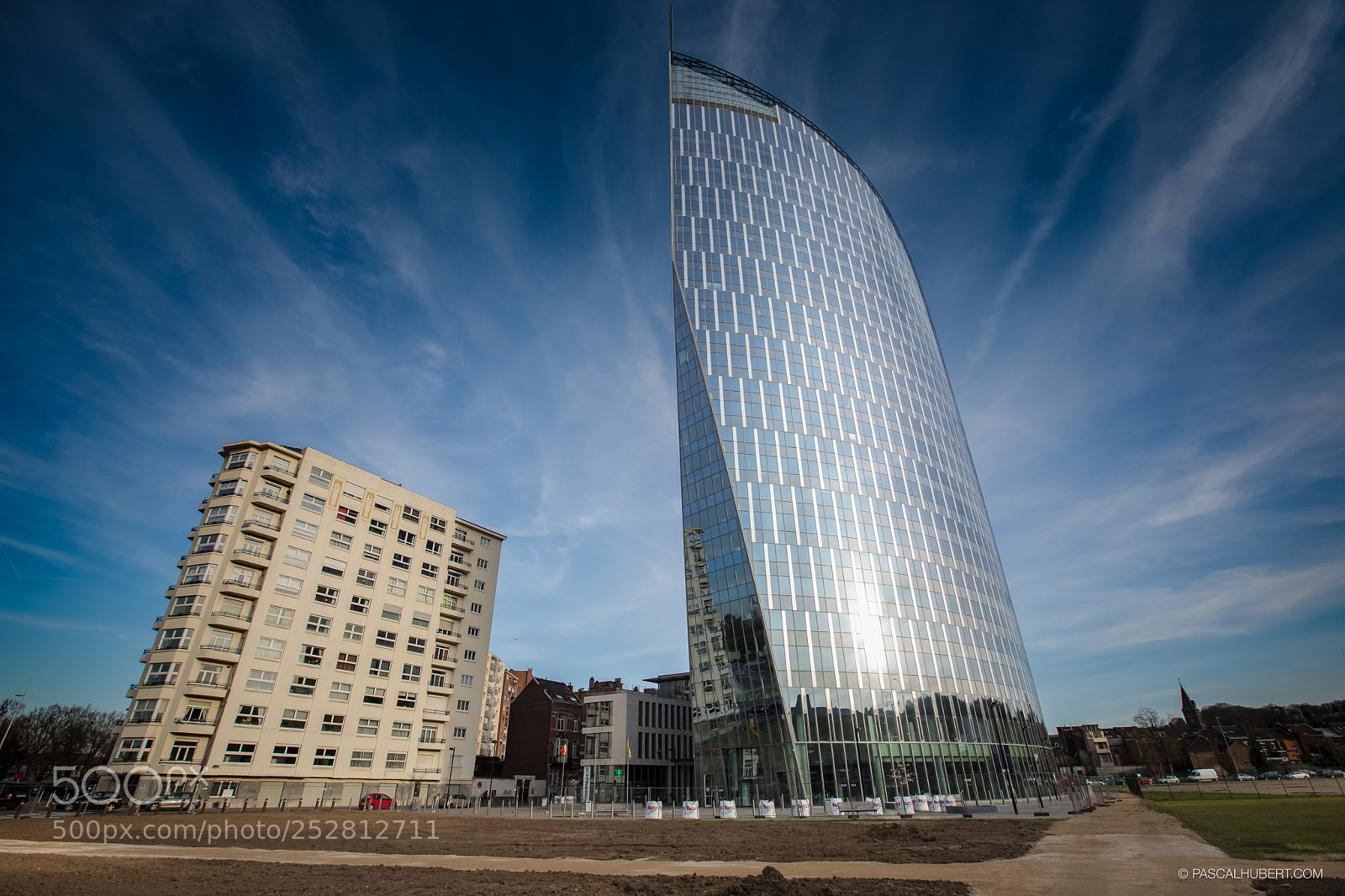 Canon EOS 5D Mark IV sample photo. Finance tower - li photography