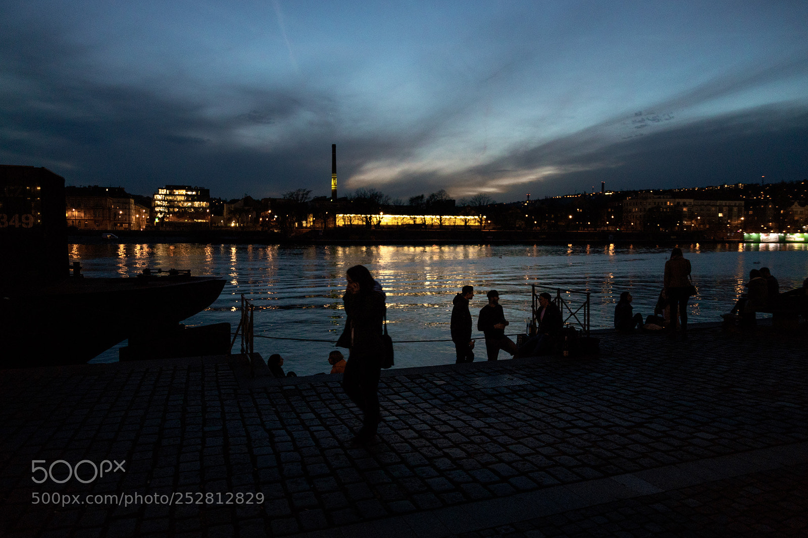 Canon EOS 6D Mark II sample photo. Waterfront picnic photography