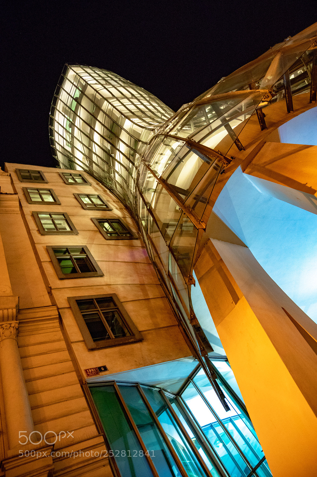 Canon EOS 6D Mark II sample photo. Dancing house photography