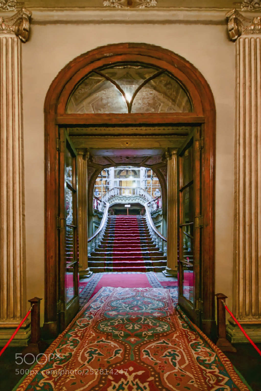 Canon EOS 350D (EOS Digital Rebel XT / EOS Kiss Digital N) sample photo. Nice entrance at dolmabahce photography