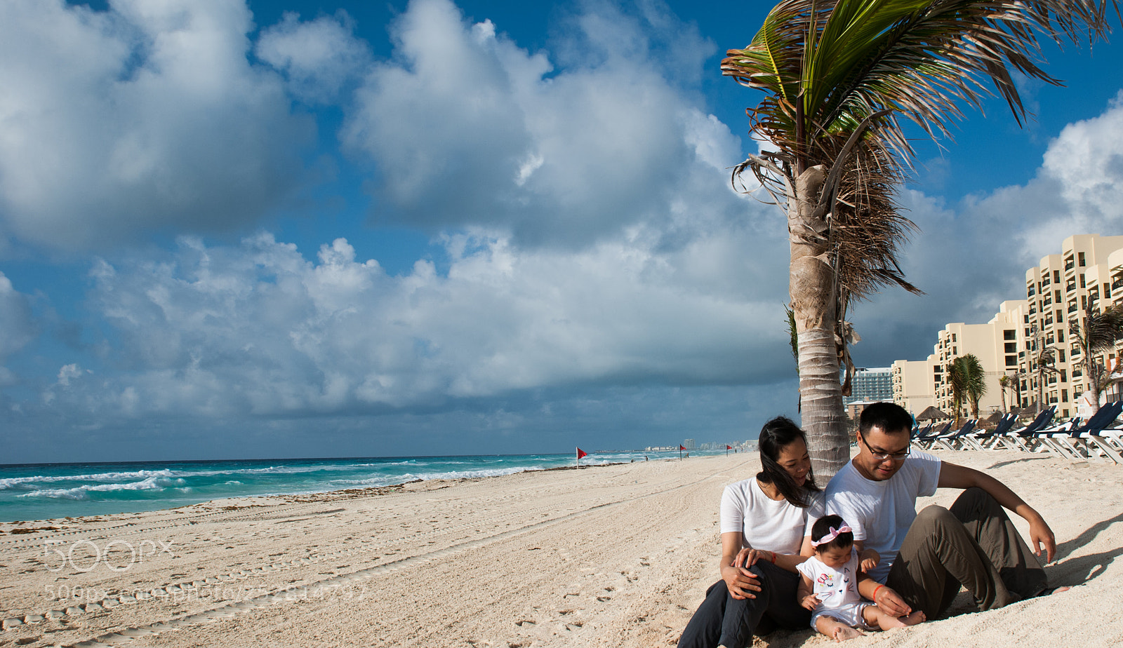 Sony Alpha DSLR-A230 sample photo. Family at cancun photography