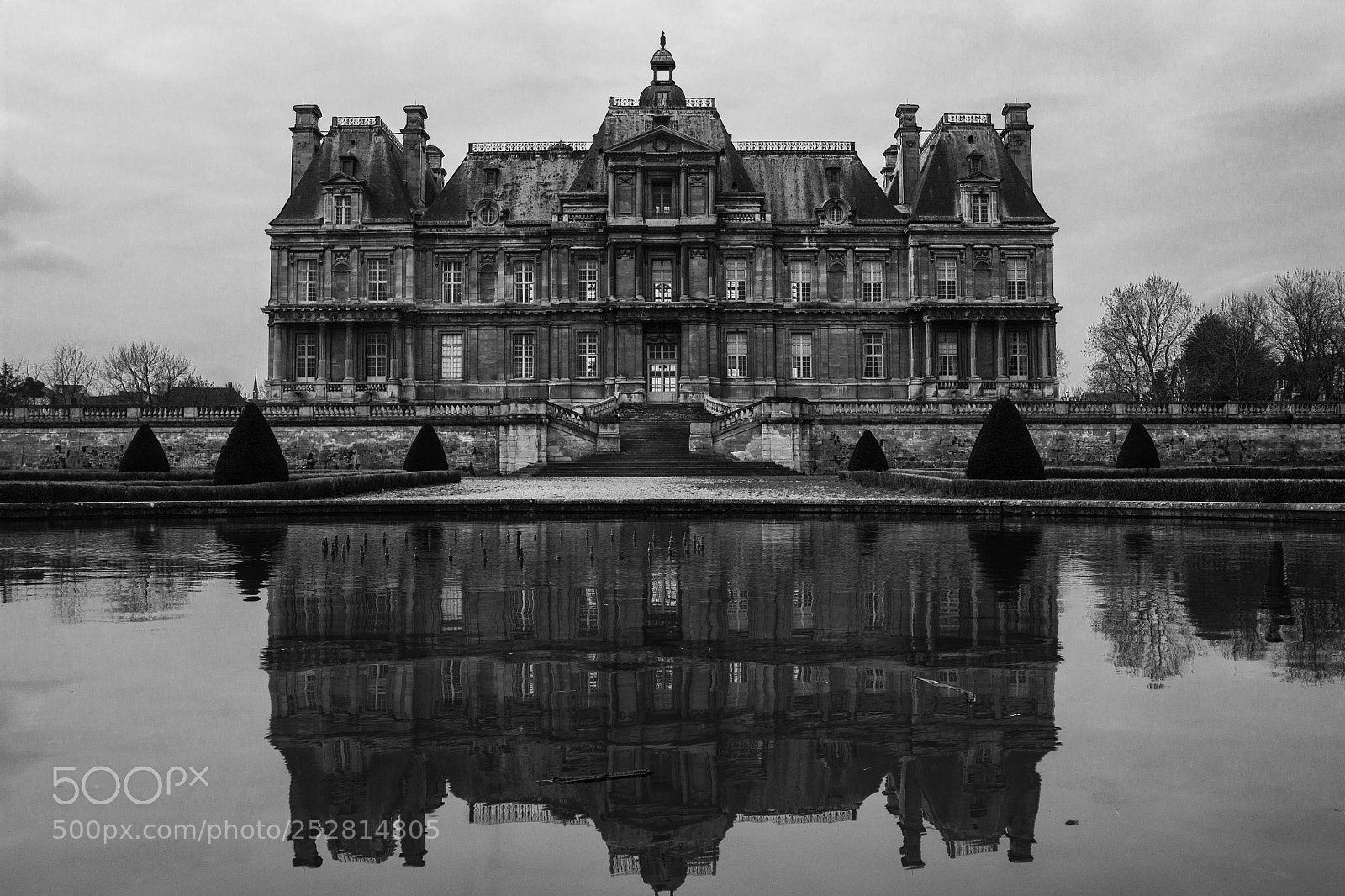 Canon EOS 600D (Rebel EOS T3i / EOS Kiss X5) sample photo. Castle of maison-laffite, france. photography