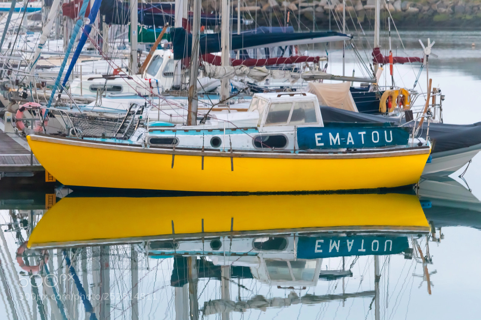 Canon EOS 750D (EOS Rebel T6i / EOS Kiss X8i) sample photo. Yellow yacht photography