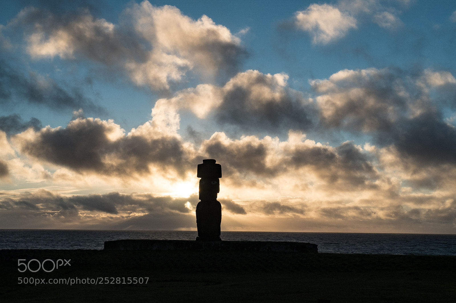 Olympus OM-D E-M5 II sample photo. Easter island moai sunsets photography