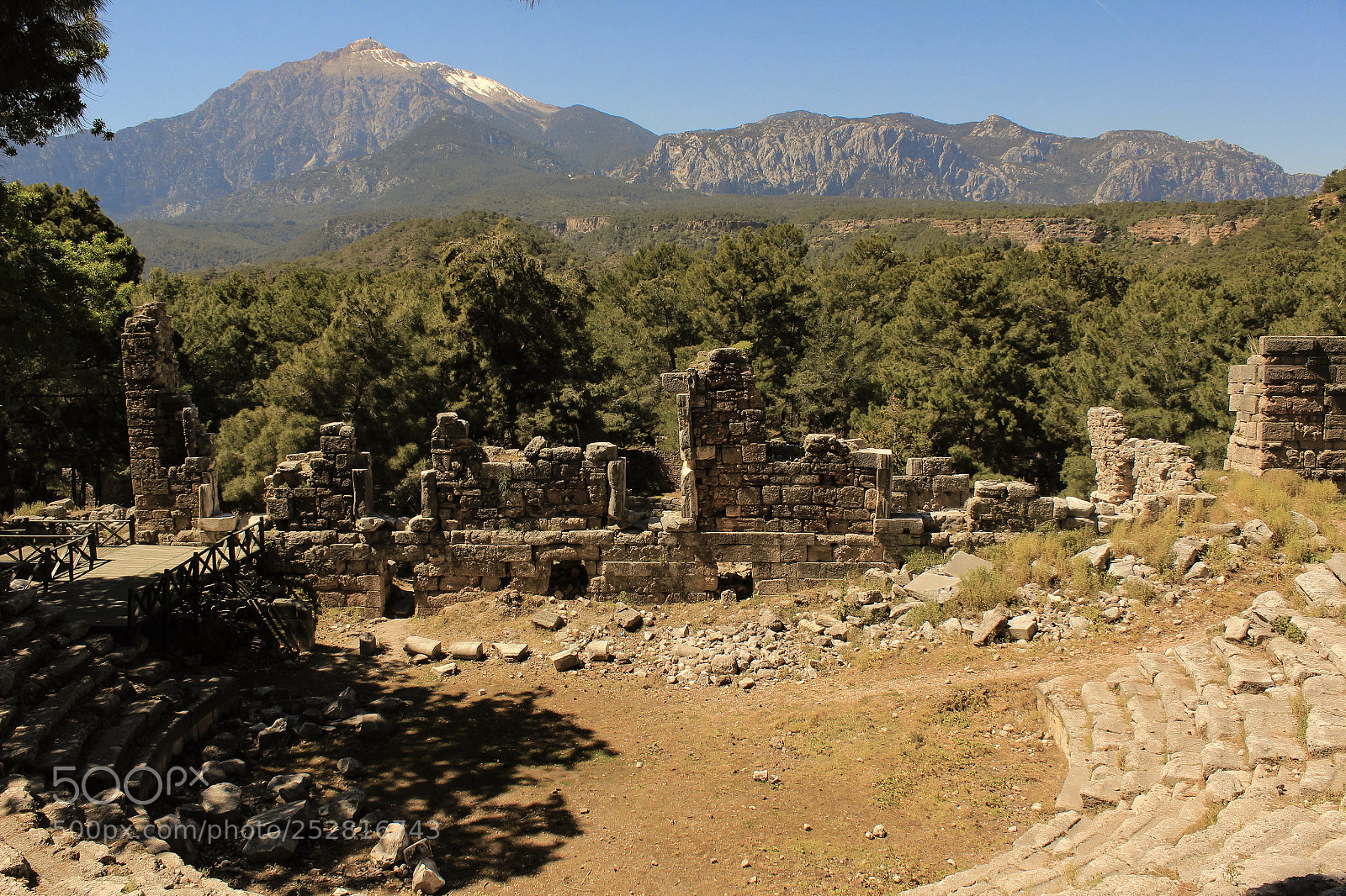 Canon EOS 600D (Rebel EOS T3i / EOS Kiss X5) sample photo. The ancient ruins of photography