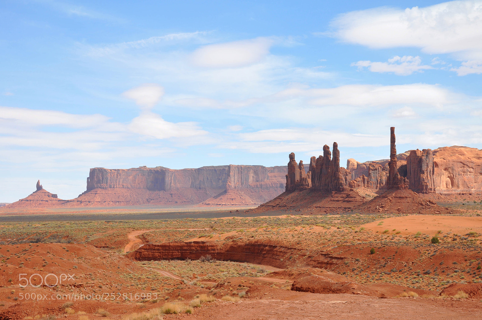 Nikon D90 sample photo. The “totem pole” photography