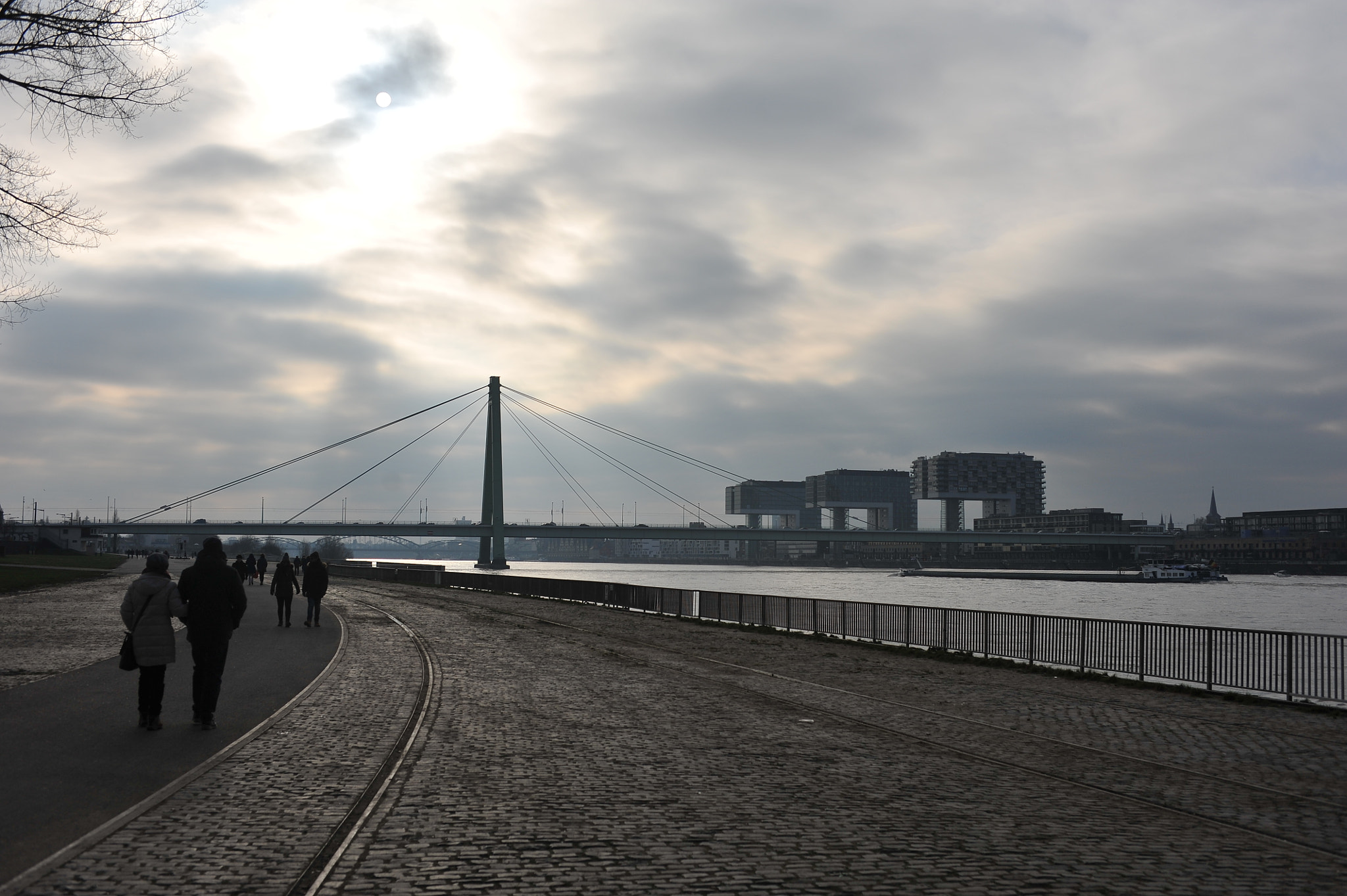 Nikon D700 + AF Zoom-Nikkor 35-70mm f/2.8D sample photo. Cologne dark photography