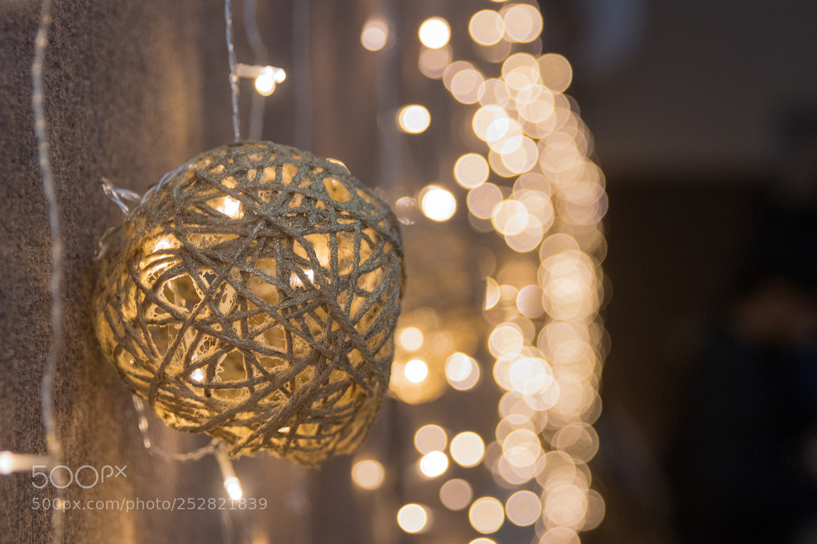 Canon EOS 80D sample photo. Lights and threads.. photography