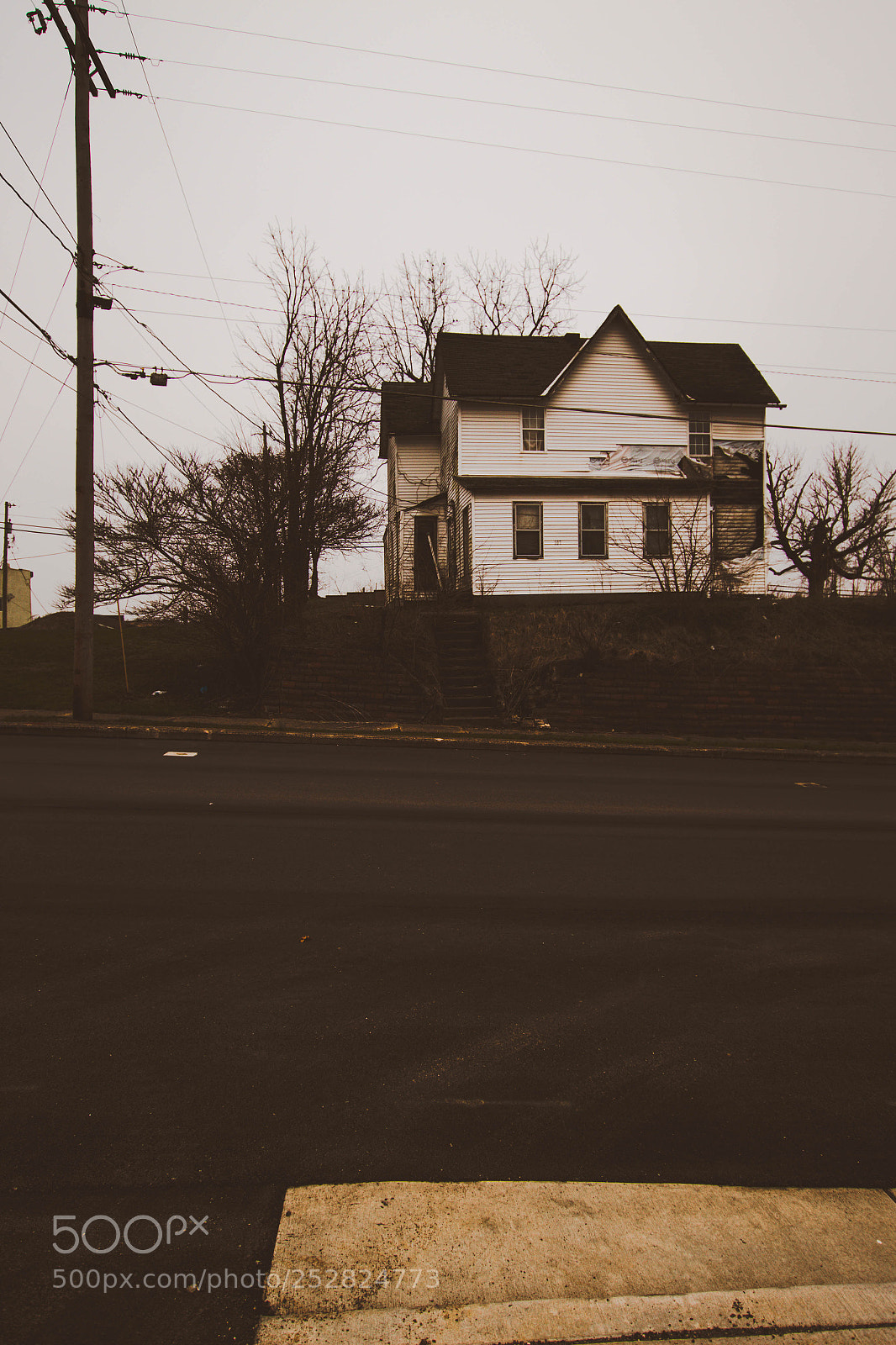 Canon EOS 700D (EOS Rebel T5i / EOS Kiss X7i) sample photo. Abandoned house photography