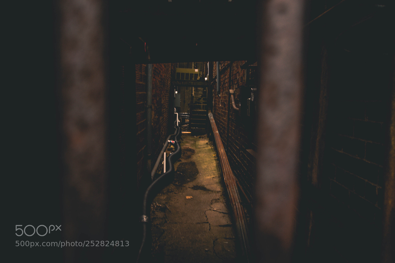 Canon EOS 700D (EOS Rebel T5i / EOS Kiss X7i) sample photo. Alleyway photography