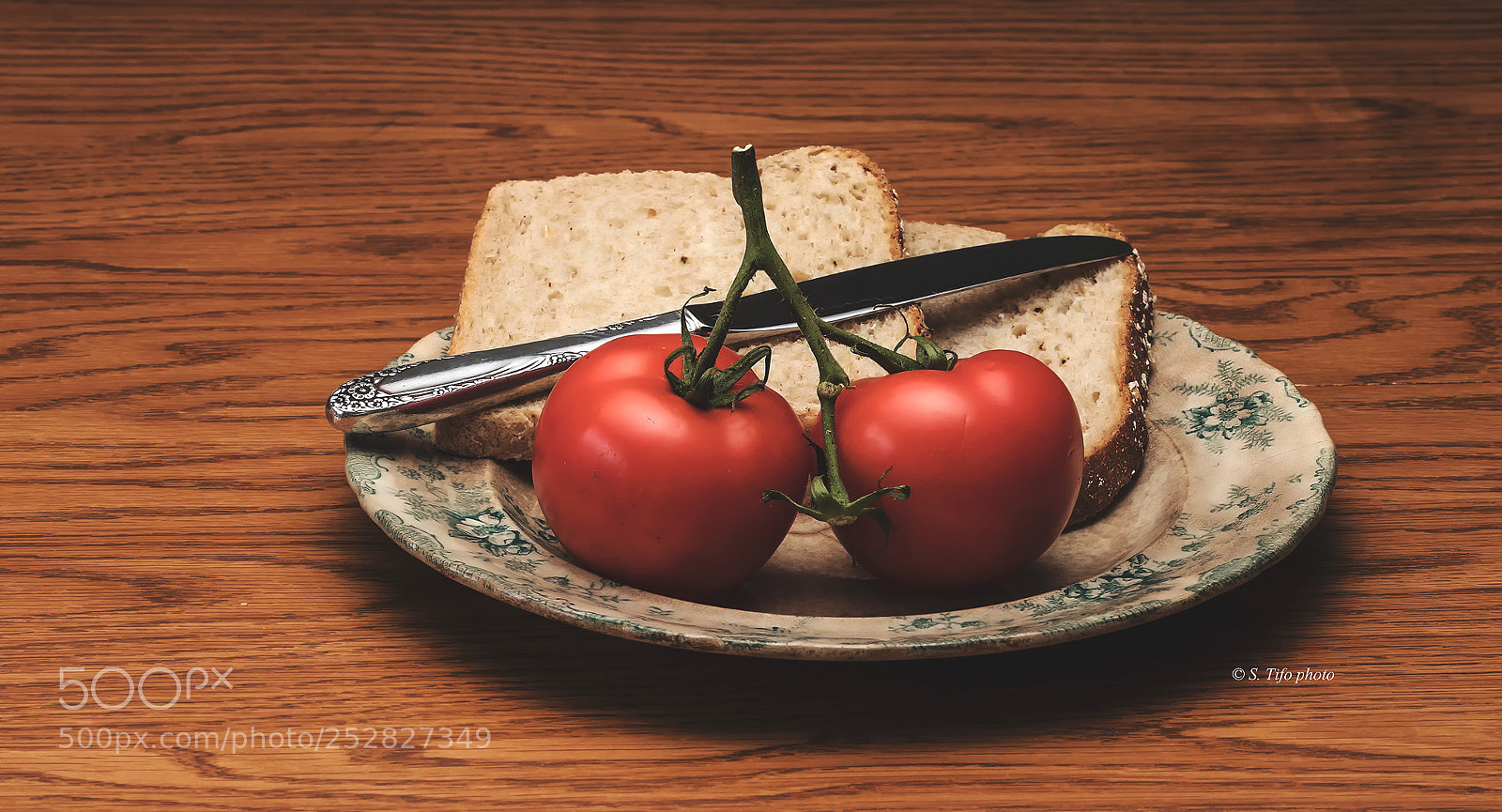 Canon EOS 80D sample photo. Future tomatoe sandwich ... photography
