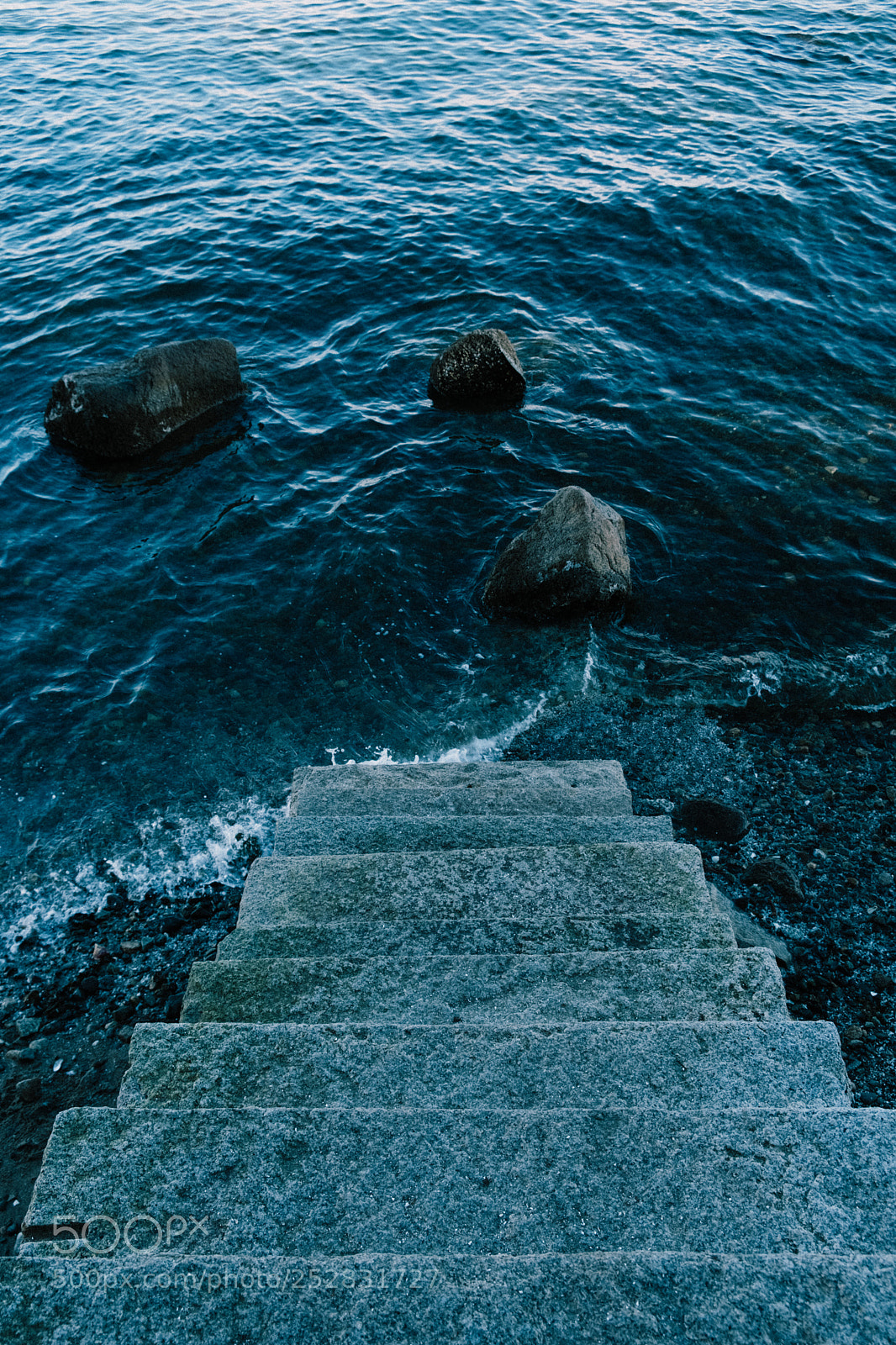 Fujifilm X-T2 sample photo. Steps to the shore photography