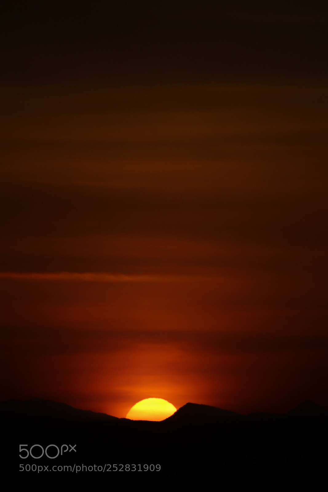 Canon EOS 1300D (EOS Rebel T6 / EOS Kiss X80) sample photo. Rojo atardecer photography