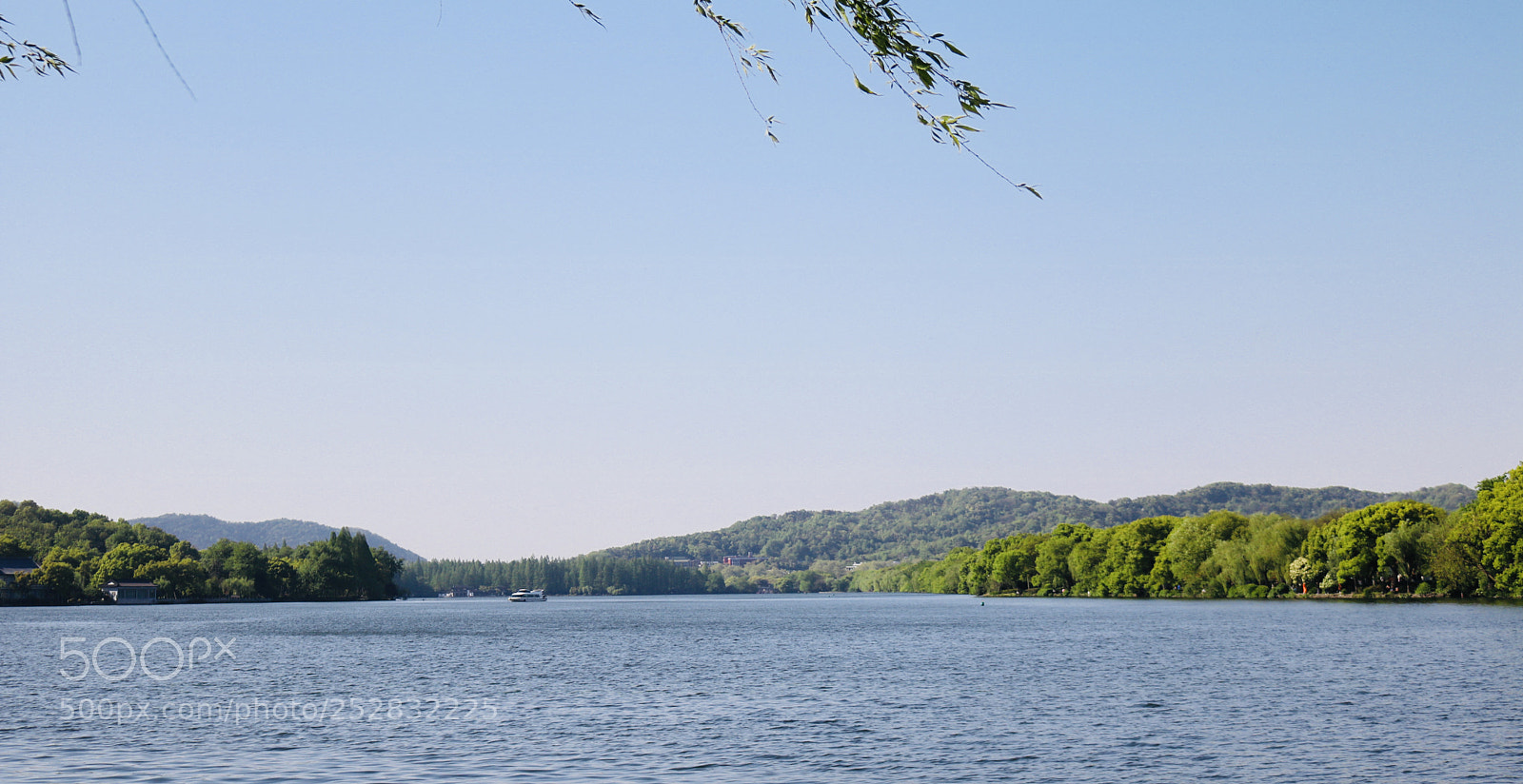 Canon EOS 750D (EOS Rebel T6i / EOS Kiss X8i) sample photo. West lake photography