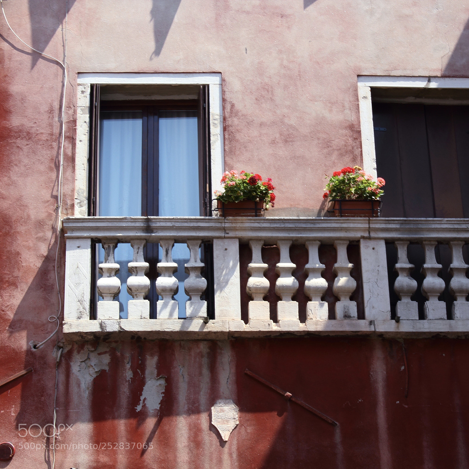 Canon EOS 600D (Rebel EOS T3i / EOS Kiss X5) sample photo. Venice balcony photography
