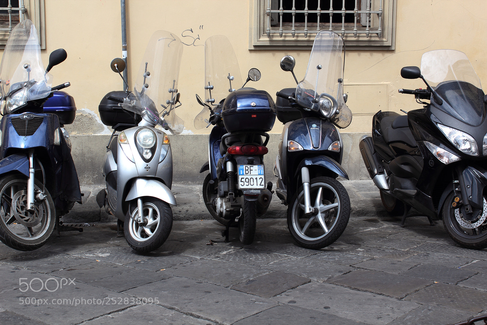Canon EOS 600D (Rebel EOS T3i / EOS Kiss X5) sample photo. Scooters photography
