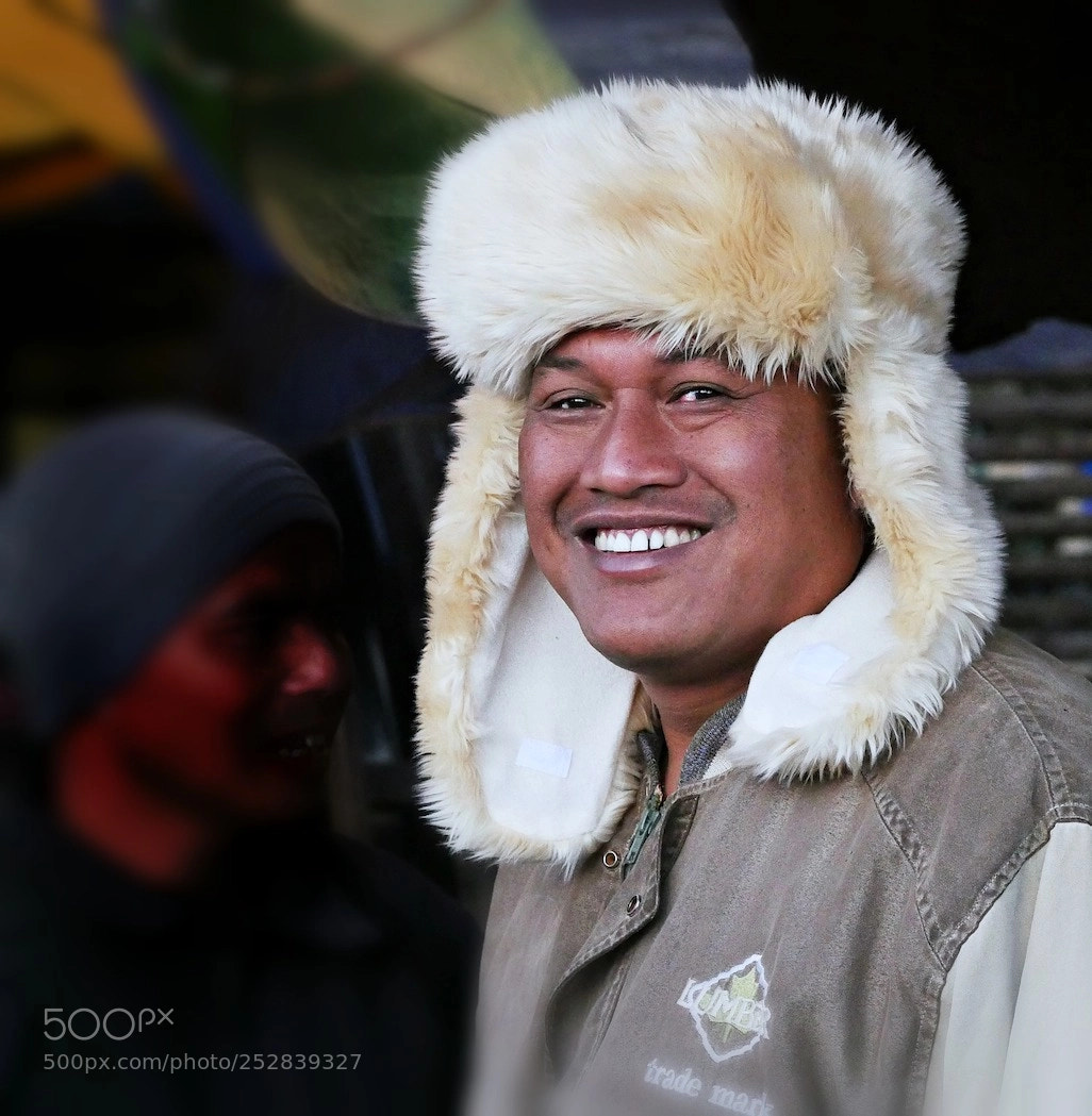 Panasonic Lumix DMC-GH4 sample photo. Happy market man photography