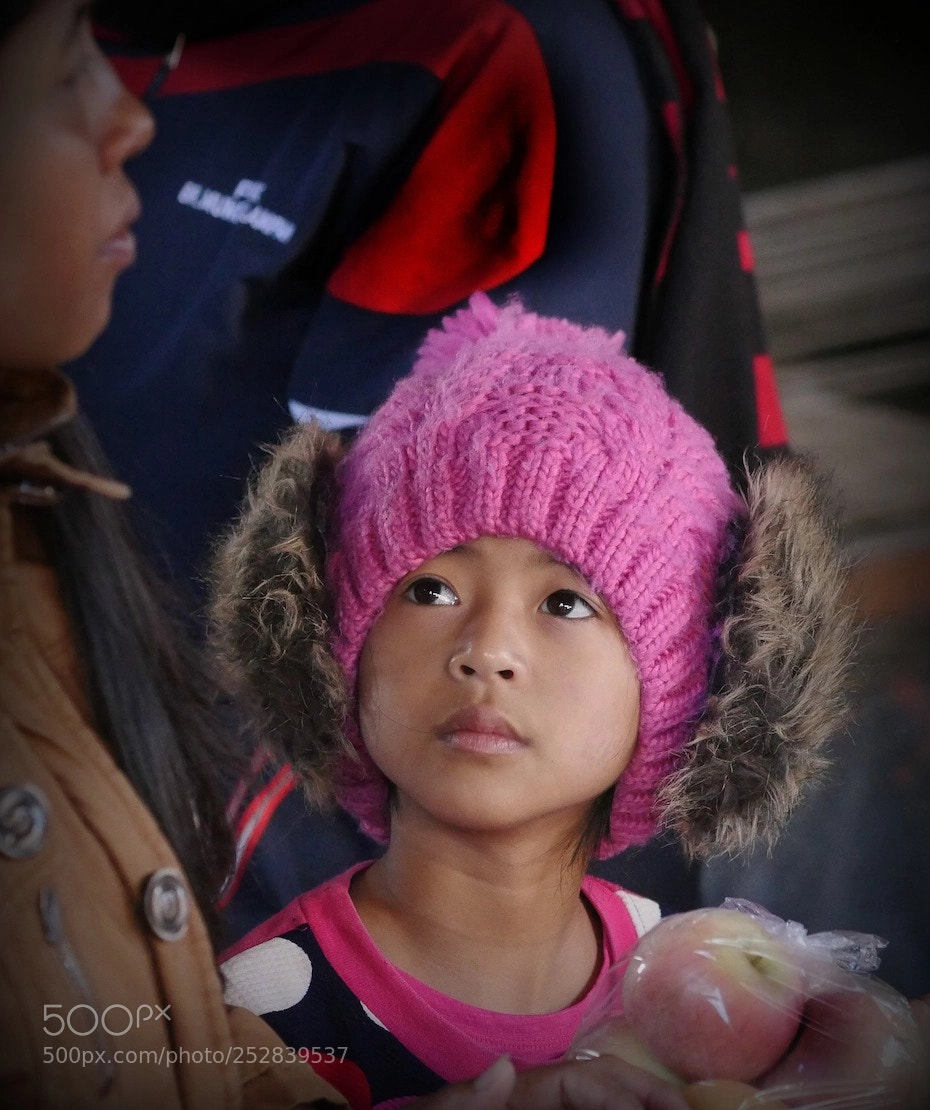 Panasonic Lumix DMC-GH4 sample photo. Market child.. photography