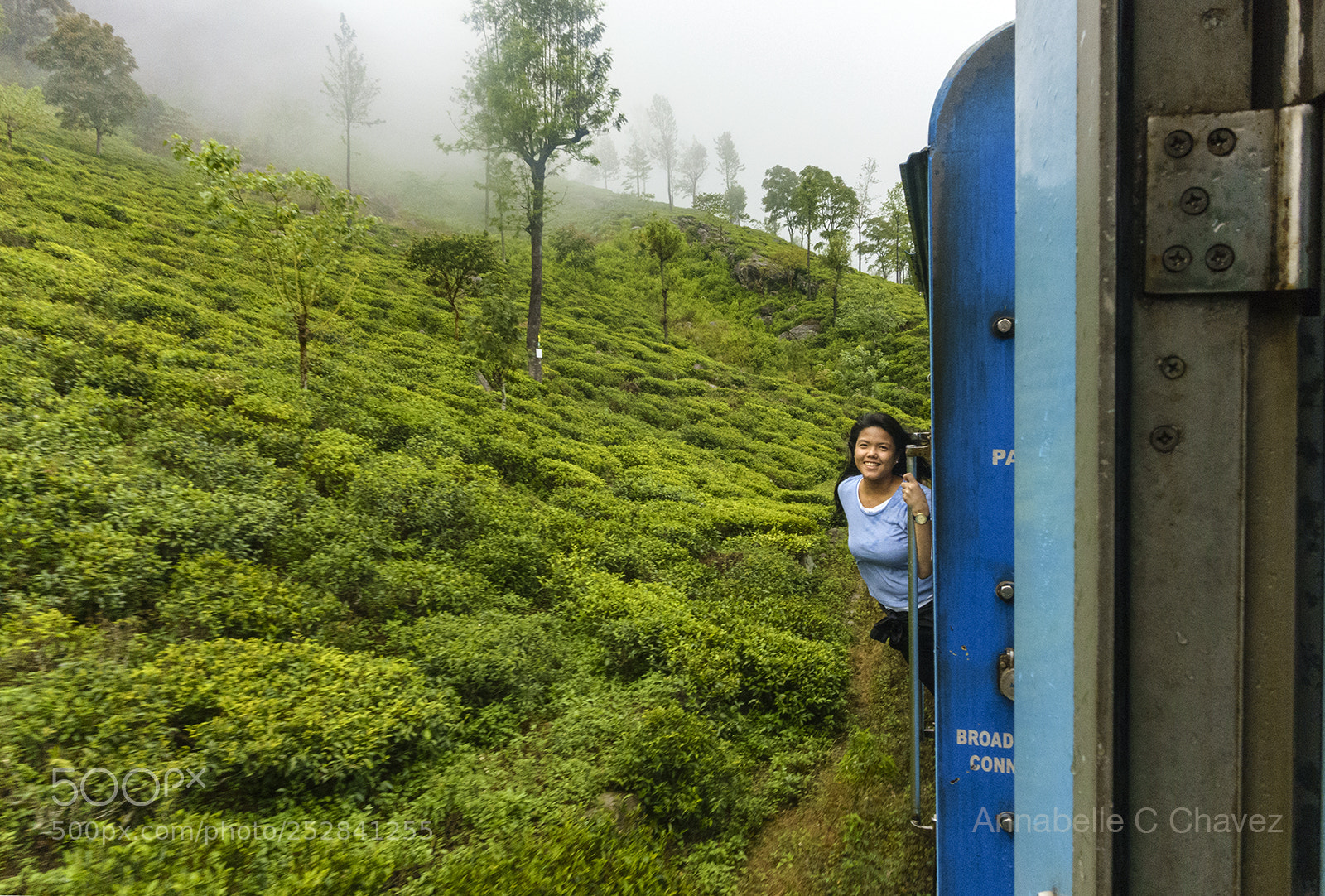 Sony Cyber-shot DSC-RX100 IV sample photo. Scenic train ride photography