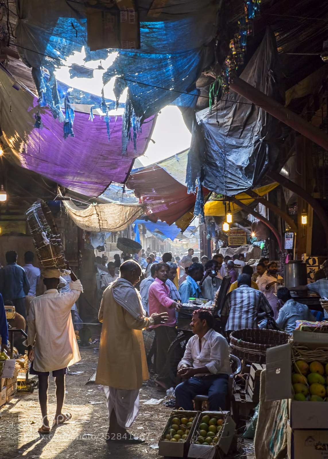 Canon EOS 5D Mark IV sample photo. The market photography