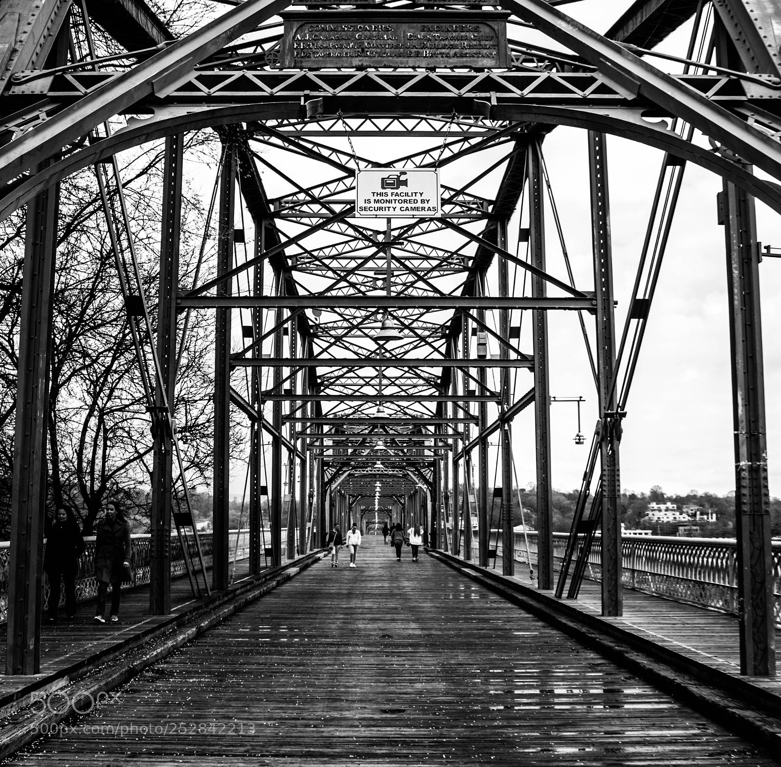 Canon EOS 1300D (EOS Rebel T6 / EOS Kiss X80) sample photo. Walking bridge photography