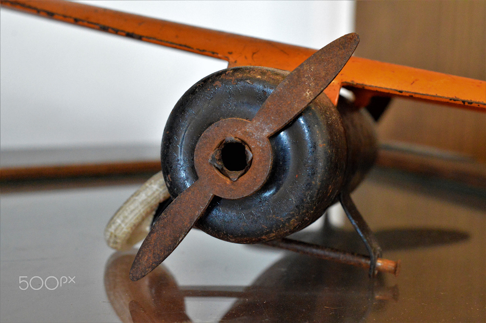 Nikon AF-S DX Micro Nikkor 40mm F2.8 sample photo. Antique toy airplane photography